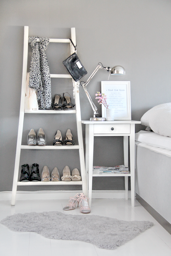 20 Creative Ways to Use Ladders for Vintage Home Decorating