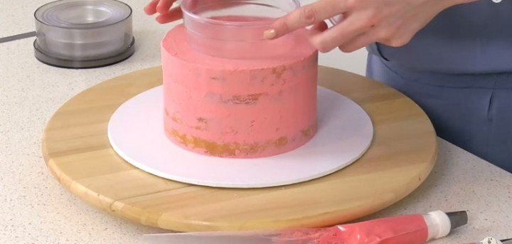 DIY Fabulous Rose Cake Decorating