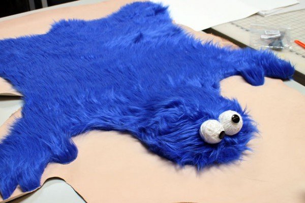 He Pressed Hands On Fuzzy Blue Fur To Make One INCREDIBLE Gift - Cookie Monster blanket tutorial