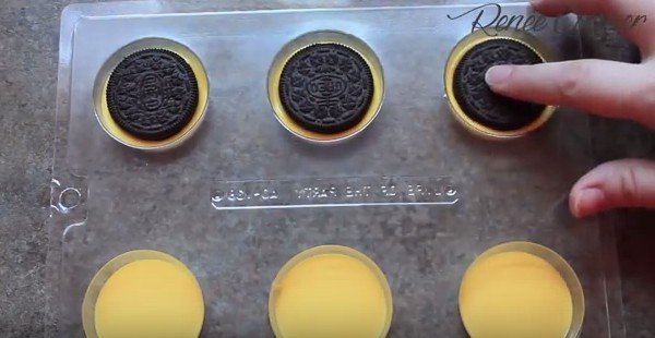 DIY Chocolate Minion Oreos Dessert Recipe - Video