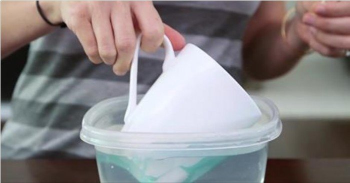 She Dips Coffee Mug Into Nail Polish And Water, A Simple Way to DIY Water Marbled Mug