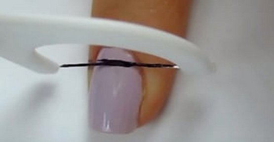 This Simple Trick Will Help You Create A Perfect Striped Manicure 