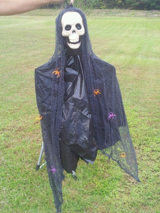 12 DIY Scary Trash Bag Halloween Decorations-Hanging skeleton