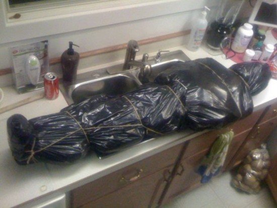 12 DIY Scary Trash Bag Halloween Decorations-Trash Bag Corpse