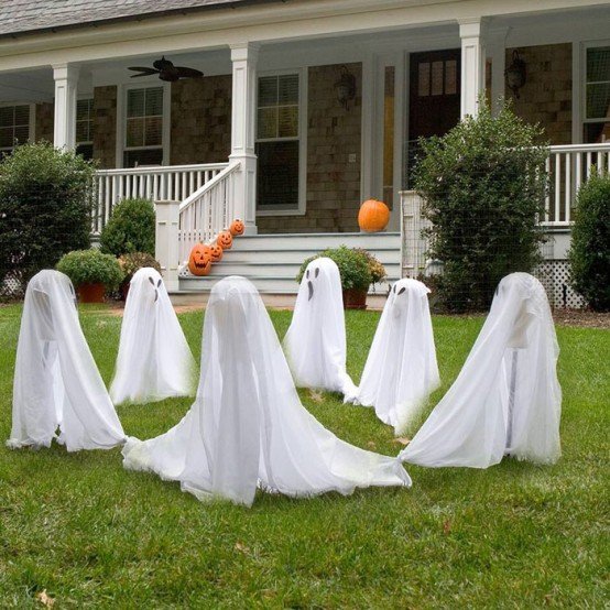 12 DIY Scary Trash Bag Halloween Decorations-DIY Trash Bag Ghosts