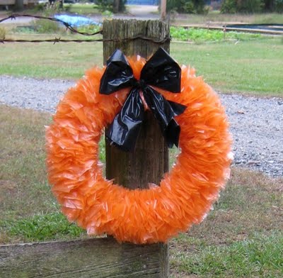 12 DIY Scary Trash Bag Halloween Decorations-Plastic Bag Fall Wreath