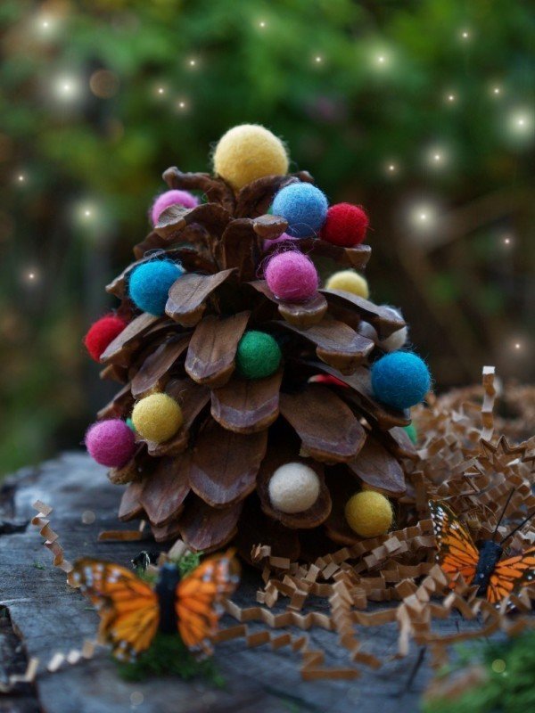 How to DIY Pine Cone Christmas Trees