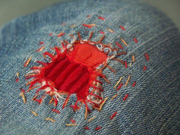 Fun DIY Jean Hole Patches in Cutest Ways - Spider Jean Holes Patch DIY Tutorial