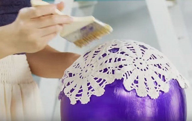 She Covers This Balloon With Doilies. When She Pops It, I'm Surprised By What It Transforms Into - DIY Doily Chandelier