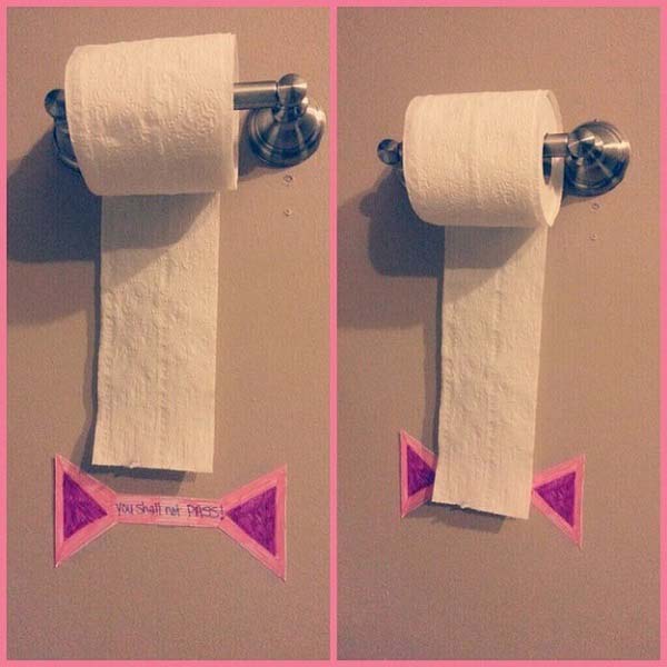 20+ Genius Parenting Hacks That Make Parenting So Much Easier-handy sign tells your kids to use toilet paper