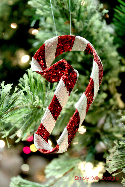 Creative Christmas Ornaments DIY from Cookie Cutters