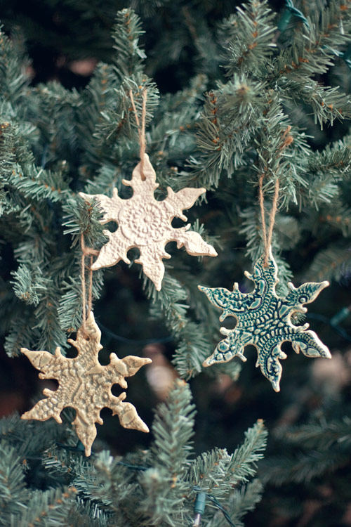 Creative Christmas Ornaments DIY from Cookie Cutters