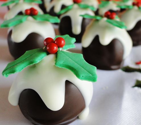 20+ Super Cute Christmas Treats DIY Ideas For This Holiday - Christmas Pudding Truffles Tutorial