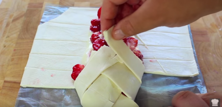 How to Make Strawberry Cream Pastry-video