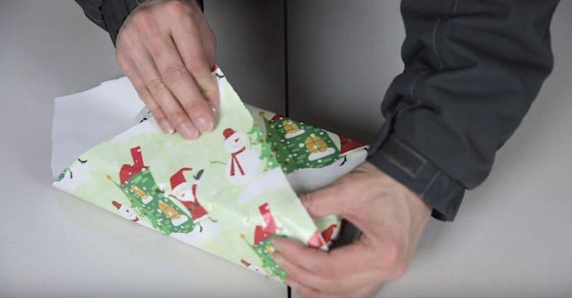 Japanese Way Holiday Gift Wrapping Hack