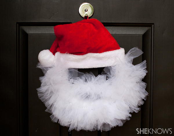 Christmas Craft: DIY Tulle Santa Wreath Tutorial