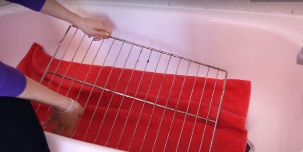 Cleaning Hack-Secret to Clean Oven Racks