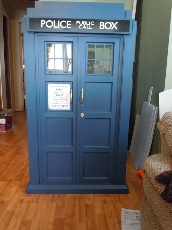 DIY TARDIS Cat Fort Playhouse Free Plan