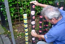 DIY Vertical Bottle Tower Garden (Video) DIY Vertical Bottle Towel Garden (Video)