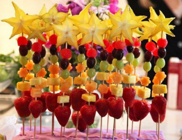 15 Fun Fruit Serving Ideas for Kids Party-DIY Fruit Wand Snack Tutorial