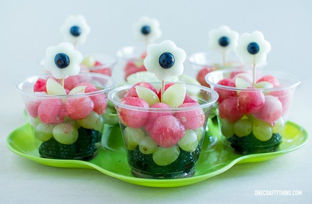 15 Fun Fruit Serving Ideas for Kids Party-DIY Melon Flowers Fruit Cup