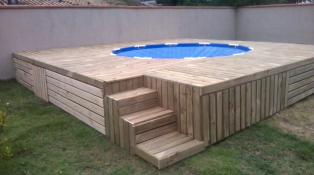 DIY Outdoor Floating Swimming Pool Deck