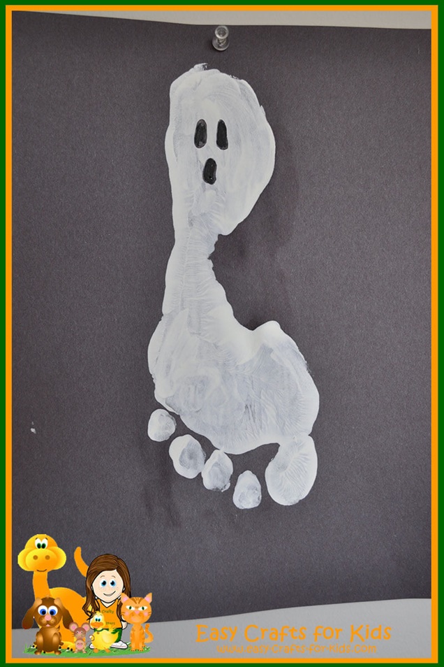 DIY Halloween Footprint Ghost Tutorial 