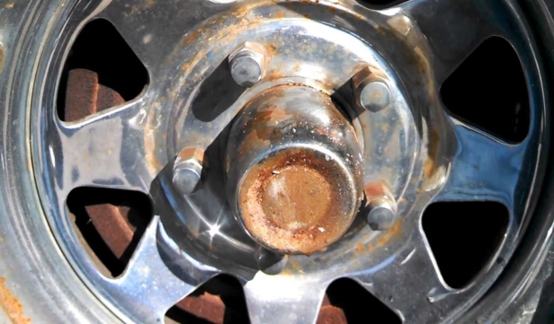 An Easy Way to Clean Rusted Car Wheels